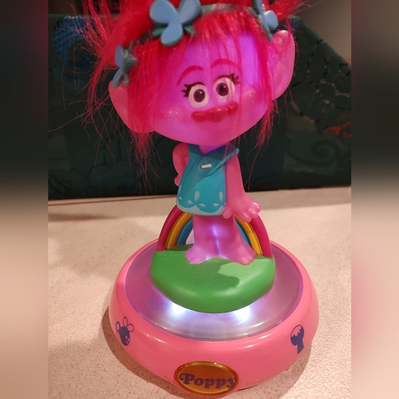 Some magic to your child's bedroom with this licensed reproduction poppy lamp - Picture 1 of 7